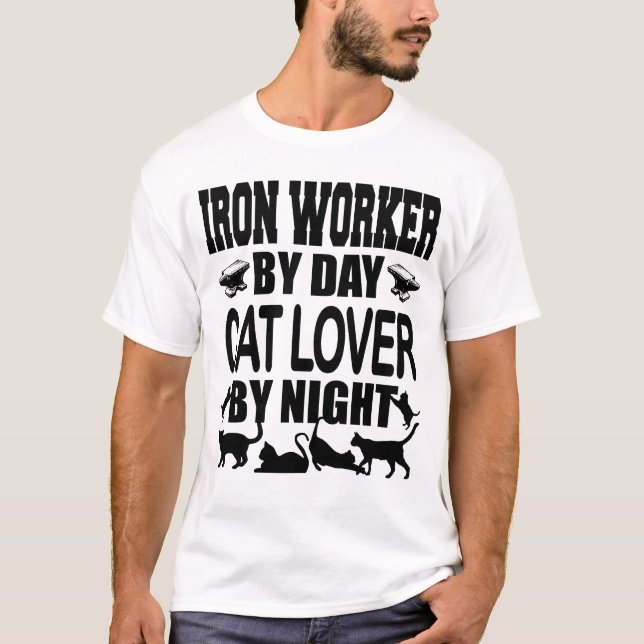 Tjortskjortor för hushållsarbetare: Järn arbetare  T Shirt (Framsida)