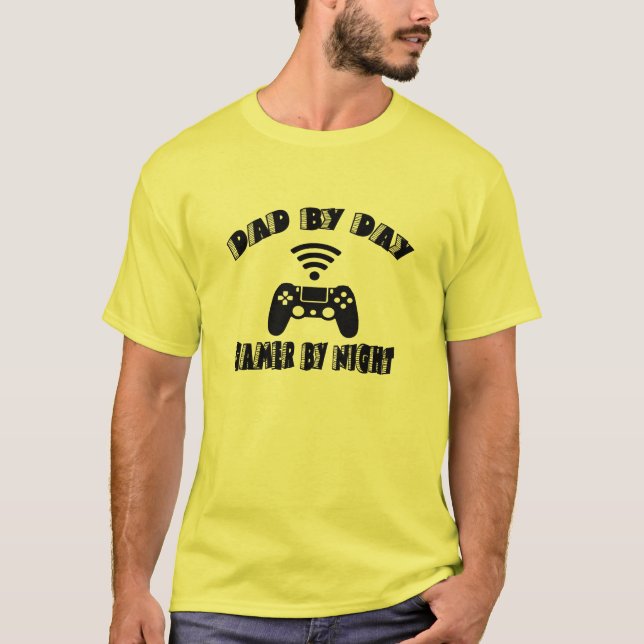 Tjuny Pappa efter dag, Gamer efter natten Pappa T Shirt (Framsida)