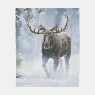 Tjur Älg Går Genom Boreal Snö Fleecefilt