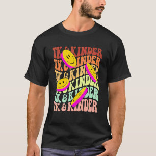 TK och Kinder retro leende av ansikte Back to scho T Shirt