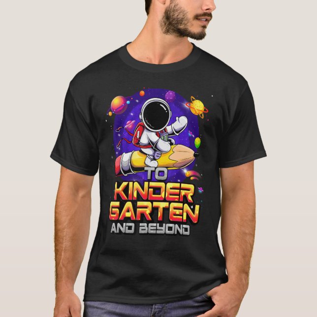 To Kindergarten And Beyond Astronaut Back To Schoo T Shirt (Framsida)