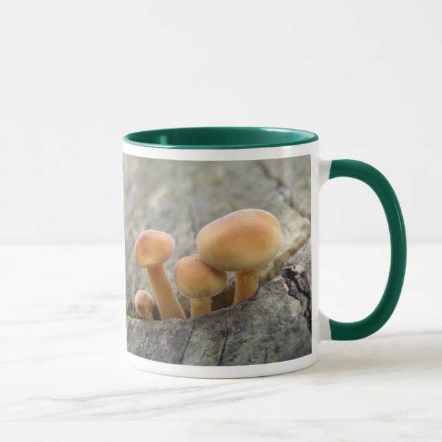 Toadstooler på en Träd Trunk Mugg (Höger)