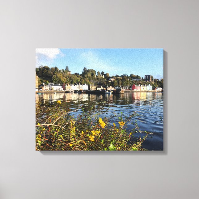 Tobermory, Isle of Mull, Skottland med blommor Canvastryck (Framsida)