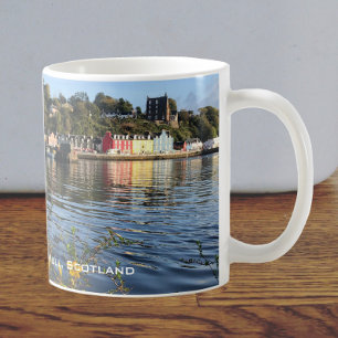Tobermory, Isle of Mull, Skottland med blommor Kaffemugg