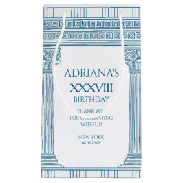 Togafest med grekiskt meander-mönster och kolonner