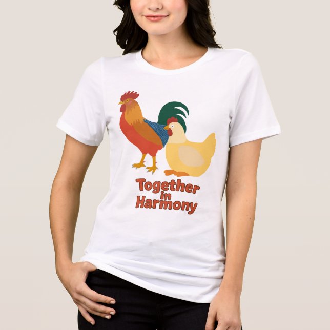 Together in Harmony – Peaceful Rooster and Hen Wom T Shirt (Framsida)