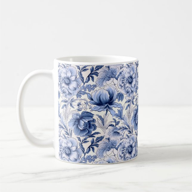 Toile de Jouy. Blå fransk toile. Kaffemugg (Vänster)