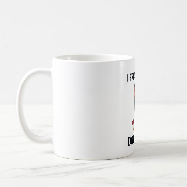 Tokig kärlek dobermann hund röda hjärtan_1 kaffemugg (Vänster)