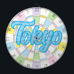 Tokyo Blue Editable Text på vit och Pastel Färg Darttavla<br><div class="desc">Tokyo Blue Färgad Text på White and Pastel Färg Dart Board Game Inklusive 6 Brass Darts 🎯 anpassa med din text eller namn genom att välja anpassningsalternativet. Berätta om du har ytterligare frågor och eftersom Zazzles kundsupport hanterar den kundupplevelse som du kan få till kundsupport för Zazzle via chatta, mobil...</div>