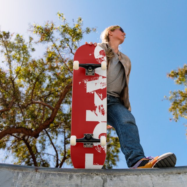 Tokyo - Japan, Red Färg och White Text Skateboard (Utomhus 1)