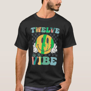 Tolv är en vibe 12:e-fågeldagslöja Ansikte Hippie T Shirt