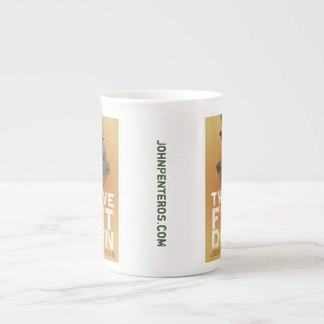 Tolv fot besegrar muggen benporslin mugg (Framsidan)