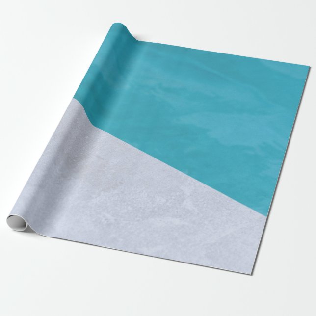 Tom grått golv bredvid bassäng presentpapper (Utrullad)