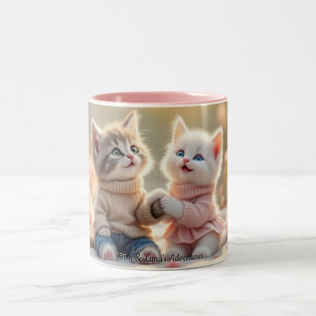 Tom & Luna’s Adventures – Cozy Companions Mug Två-Tonad Mugg (Center)