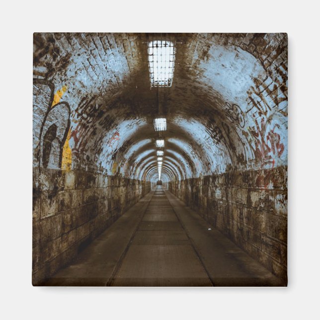 Tom tomgångstunnel med Graffiti Magnet (Framsidan)