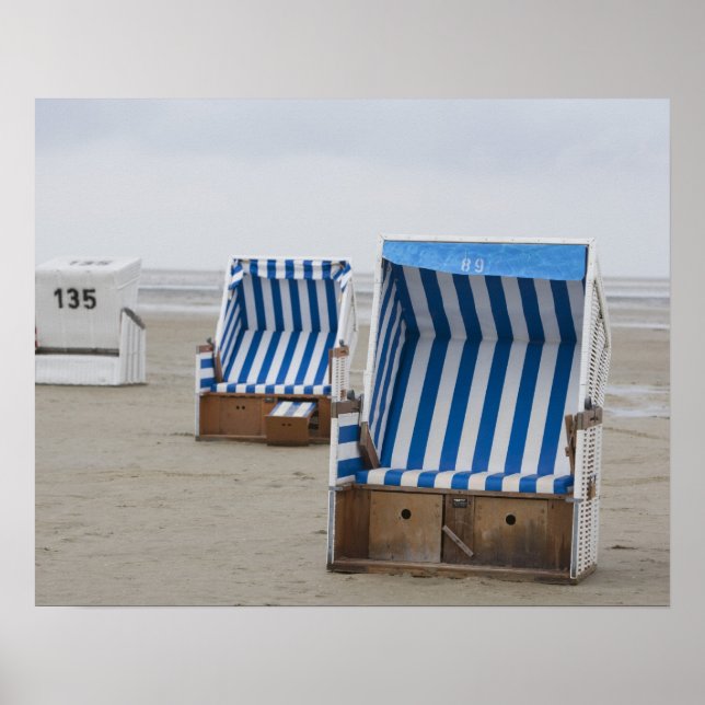 tomma strandstolar på stranden poster (Framsidan)