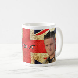 Tommy Robinson - One True Patriot (med flagga) Mug Kaffemugg