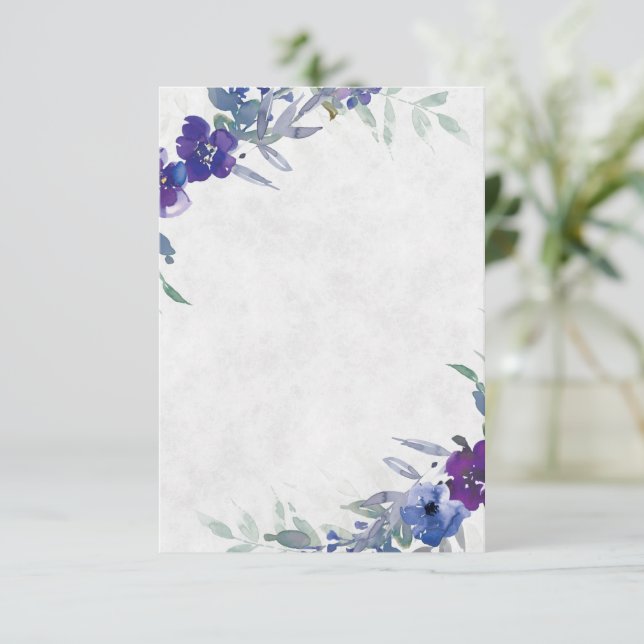 Tomt budget Lila och blå blommande bröllop  Inbjudningar (Stående Fram)