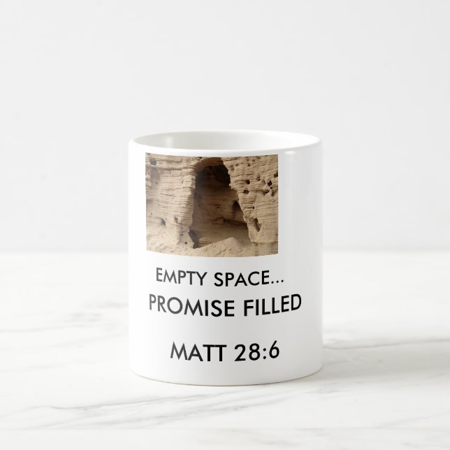 TOMT FYLLT UTRYMME… LÖFTE KAFFEMUGG (Center)