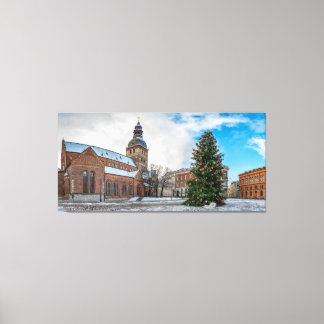 Tomt med dekorerat Julgran i Riga Canvastryck