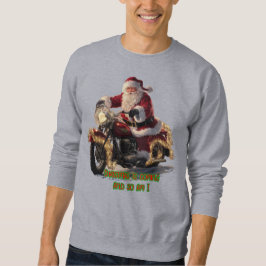 Tomte farbror rider mot jul på en grå lång ärmad tröja