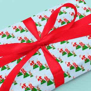 Tomte försöker göra yoga med fru Claus-mönster Presentpapper