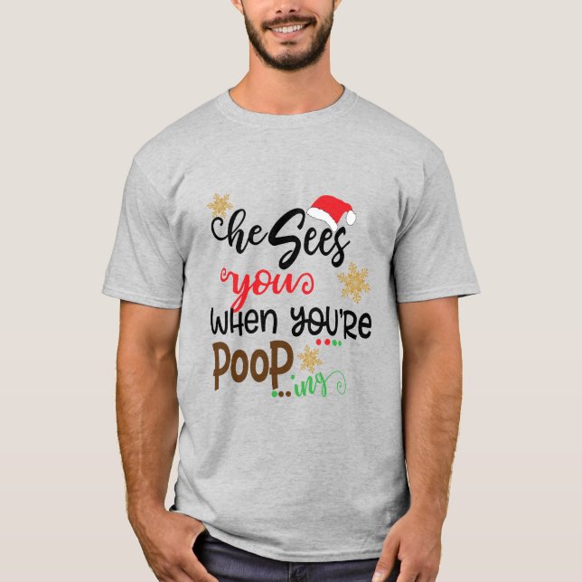 Tomte, han ser dig när du bajsar Rolig jul T Shirt (Framsida)
