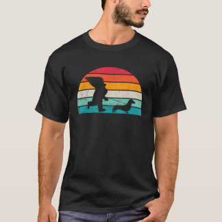 Tomte som går en hund rolig dachshund wiener hund  t shirt