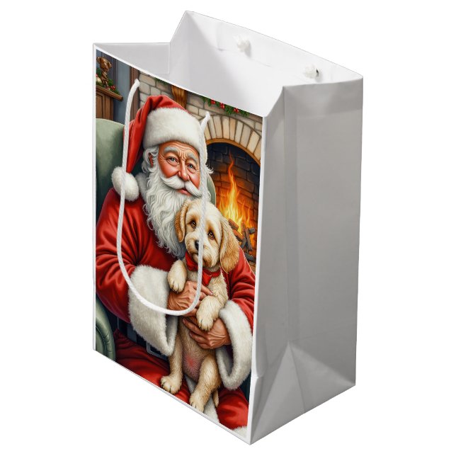 Tomte som håller Cockapoo julkonst (Framsidan Vinklad)