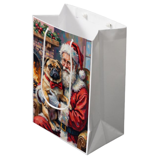 Tomte som håller Pug julkonst (Framsidan Vinklad)
