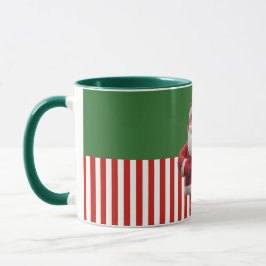 Tomte som håller renleksak mugg