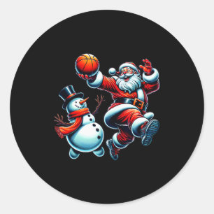 Tomte som spelar basket med en snöman jul runt klistermärke