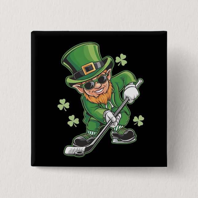 Tomte som spelar hockey St Patrick's Day irländsk Knapp (Framsida)