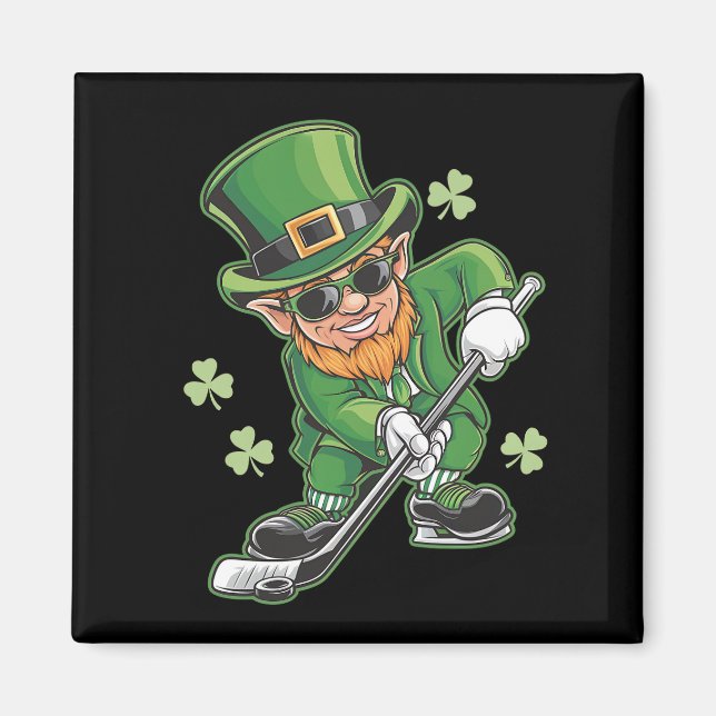 Tomte som spelar hockey St Patrick's Day irländsk Magnet (Framsidan)