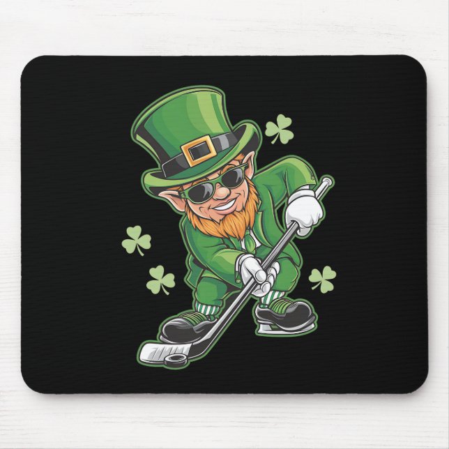 Tomte som spelar hockey St Patrick's Day irländsk Musmatta (Framsidan)