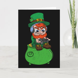 Tomte som spelar TV-spel St Patrick's Day Spelare Kort
