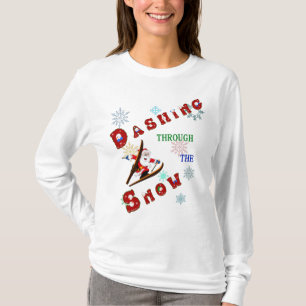 Tomte störtar genom snön på skidor t shirt