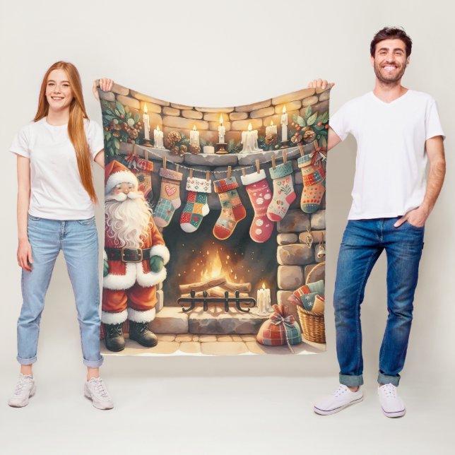 Tomte vid öppen spis julstrumpor fleecefilt (På plats)