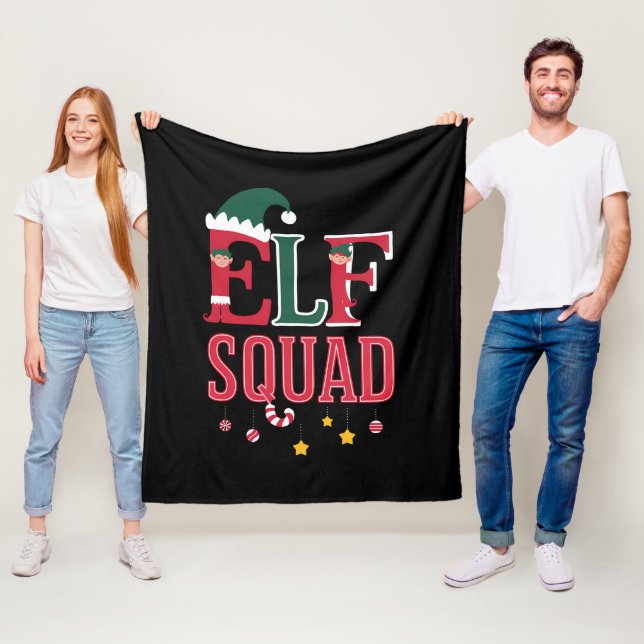 Tomtefamilj julmatchande pyjamas Tomtestabben  Fleecefilt (På plats)
