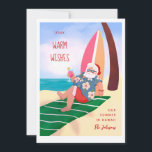 Tomten på Beach-Helgdag Inbjudningar<br><div class="desc">Ursprunglig illustration av tomten på stranden med tropiska drycker som lutar på ett ytor,  valfritt foto på baksidan. ©Becky Nimoy 2021</div>