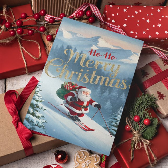 Tomten rides skis ner i en sluttning med snö vykort (Skapare uppladdad)