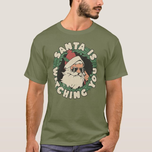 Tomten tittar på dig på din fina juldag Helgdag T Shirt (Framsida)
