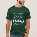 Tomten tror på den traditionella julfamiljen t shirt<br><div class="desc">Tomten tror på den traditionella grönten för modern elegant i julklapp och vit matchande familjekretor föredrar t-shirt-presentdesign.</div>