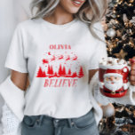 Tomten tror på traditionell julfamiljs rött t shirt<br><div class="desc">Tomten tror att julens traditionella moderna elegant är röd och vit matchande familjedekoration och föredrar t-shirt-presentdesign.</div>