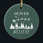 Tomten tror på traditionell jultomte-grönt julgransprydnad keramik<br><div class="desc">Tomten tror på den traditionella moderna grönten och den vita gåvan.</div>