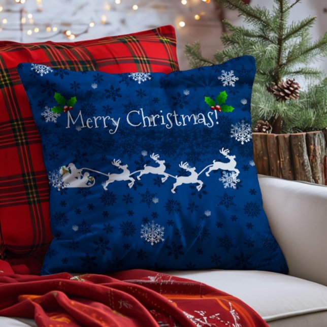 Tomtes jultomtevagn och renar Kastkudde Kudde (Blue Santa's Sleigh and Reindeer Throw Pillow)