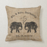 TON KÄRLEK | Elefant par Personligt bröllp Gift Kudde<br><div class="desc">TON KÄRLEK | Elefant par Anpassningsbar/Personlig Bröllop Dekorativ kudde. Du kan anpassa den om du vill ta bort bakgrundsbilden för fingrarna-överlappning för att lägga till ett färg som ger kostym mer smak. Så här: Klicka på anpassningsknappen> Klicka på Bakgrund Färg A-menyn i färger komar uppåt, välj en eller skriv in...</div>