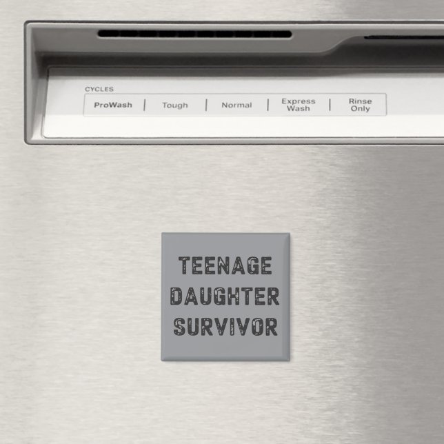 Tonårsdotter överlevande rolig fars dag humor magnet (In Situ (Dishwasher))