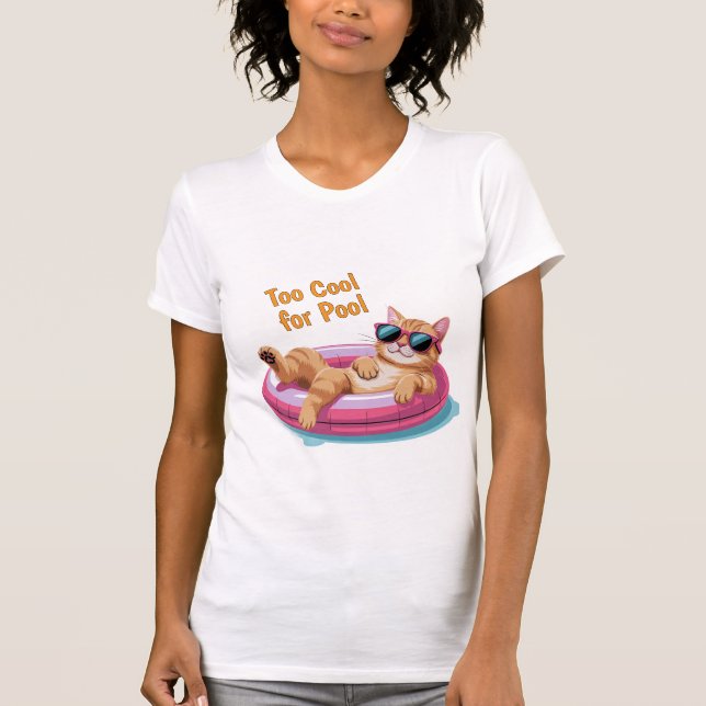 Too Cool for Pool – Funny Cat Floating on Pool  T Shirt (Framsida)