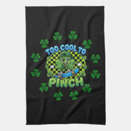 Too Cool to Pinch Skateboard Shamrock St. Patricks Kökshandduk
